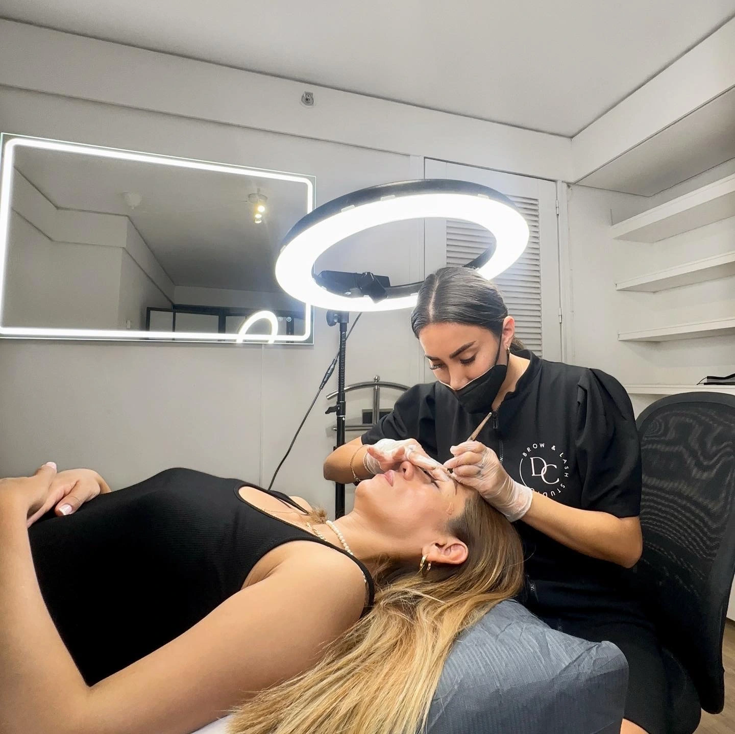 Imagen de especialista de la micropigmentación de cejas y labios en Madrid y Barcelona - Carla del Campo PMU