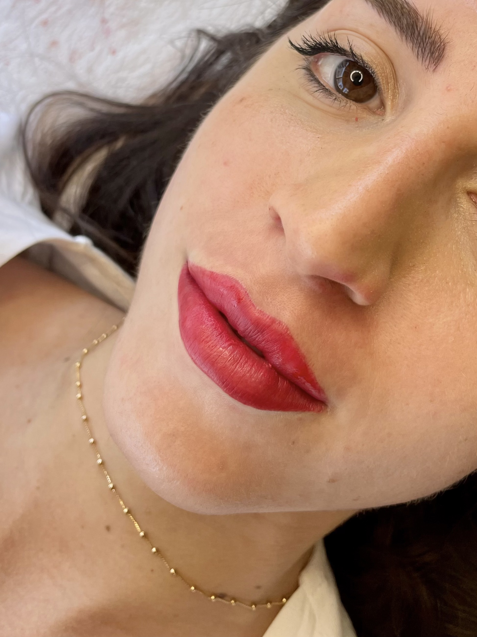 Imagen de especialista de la micropigmentación de cejas y labios en Madrid y Barcelona - Carla del Campo PMU